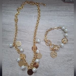 Pearl Gold Tone Hammered Disc Necklace Charm Bracelet Jewelry Set